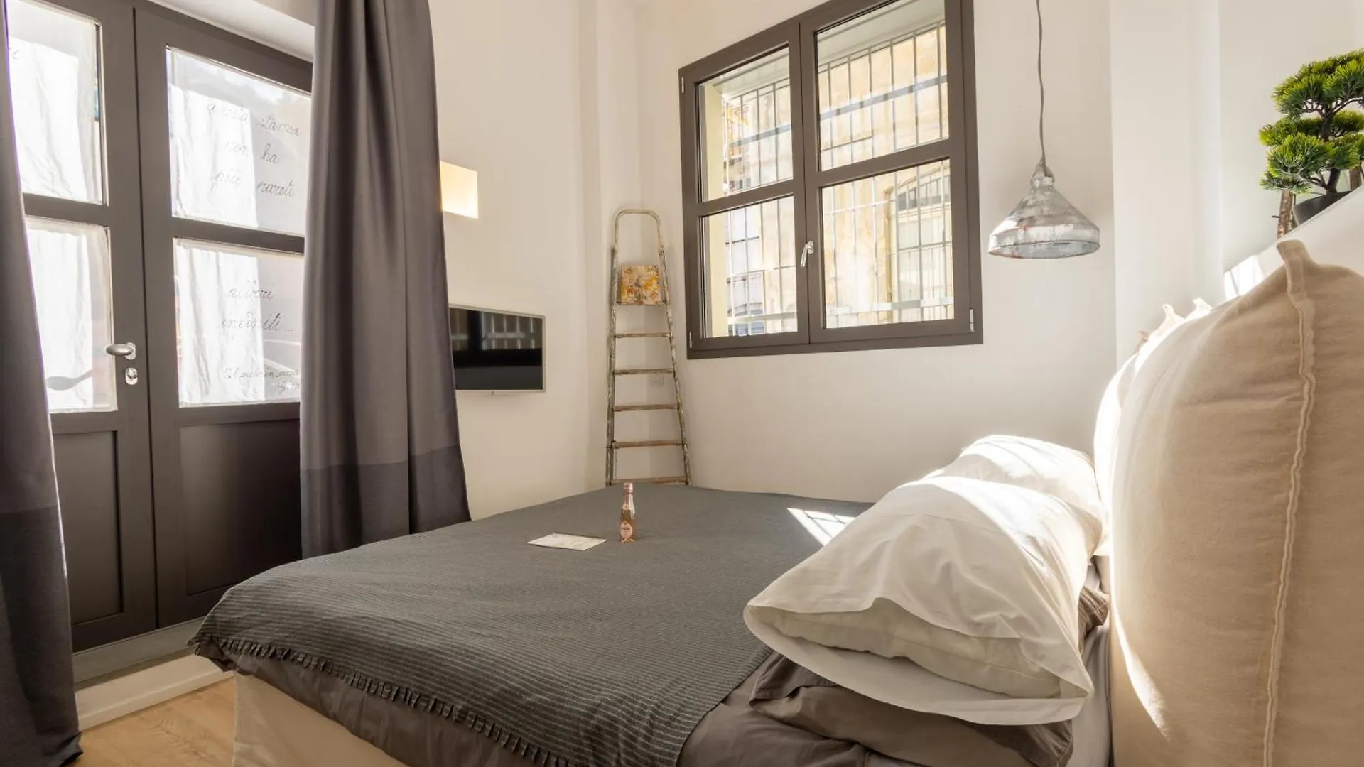 Cozy Room In The Heart Of Como Italy