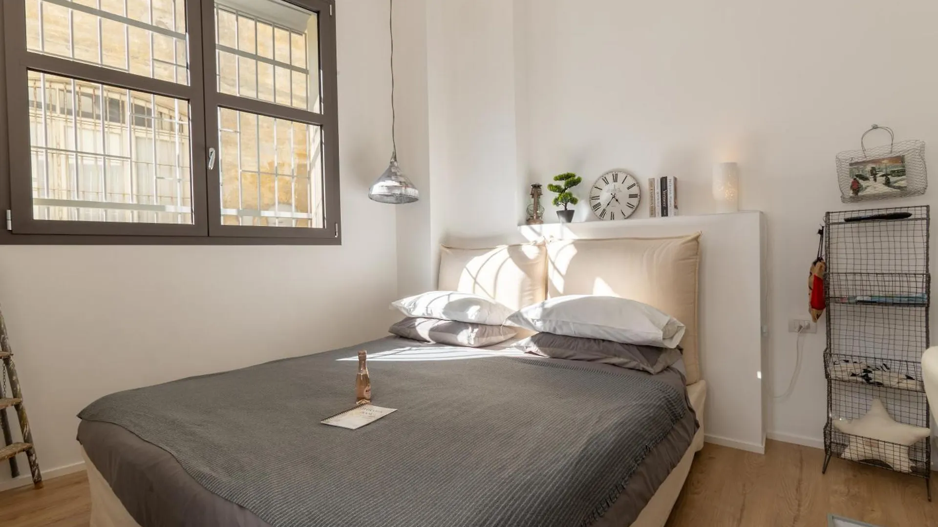 Cozy Room In The Heart Of Como 0*,  Italy